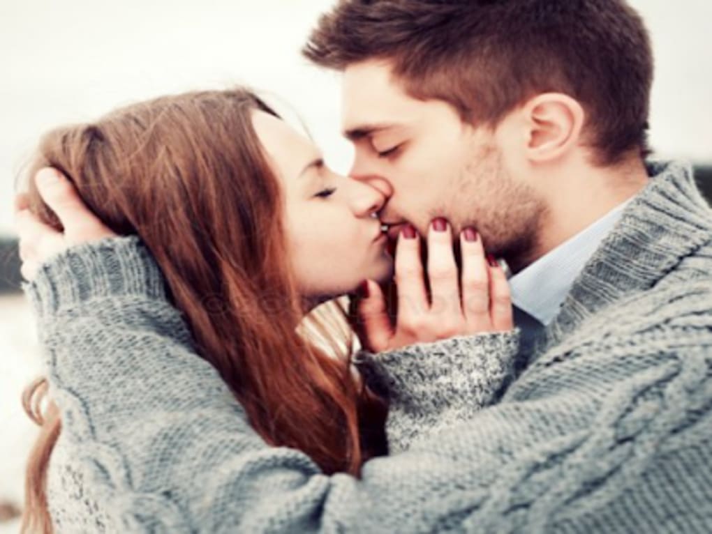 Готовность к поцелую. Снится поцелуй с парнем. Романтическое приложение поцелуй. Поцелуй на работе.