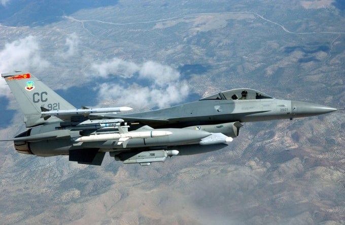 RMS F-16 Fighting Falcon Screensaver RMS F-16 Fighting Falcon Screensaver